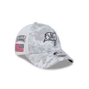 GORRA NEW ERA CAP TAMPA BAY BUCCANEERS NFL SALUTE TO SERVICE 2024 9FORTY SNAPBACK en STOCK