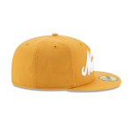 GORRA NEW ERA CAP NEW ERA SCRIPT 59FIFTY CERRADA AMARILLA en STOCK