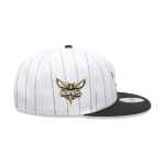 GORRA NEW ERA CAP CHARLOTTE HORNETS NBA PINSTRIPE BLACK AND GOLD 9FIFTY SNAPBACK en STOCK